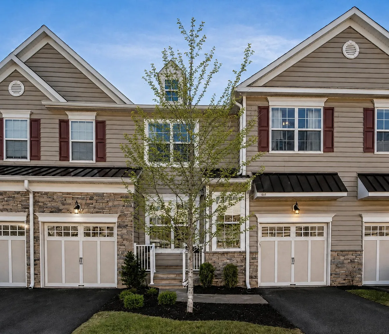 3 bed, 3.5 bath, 2151 sqft, $4,150 — Photo 1