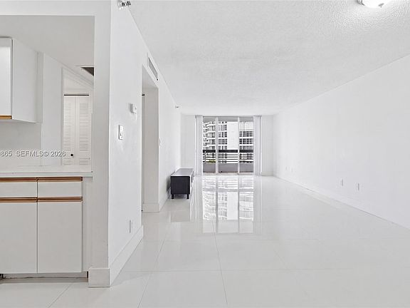 2nd image of 19195 NE 36th Ct APT 604