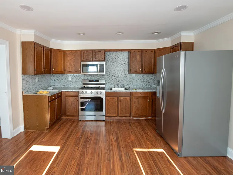 606 Green St — Photo 10