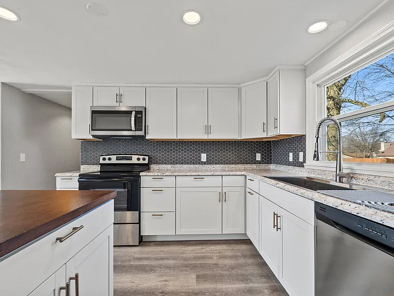 1514 W Dupont Rd — Photo 13
