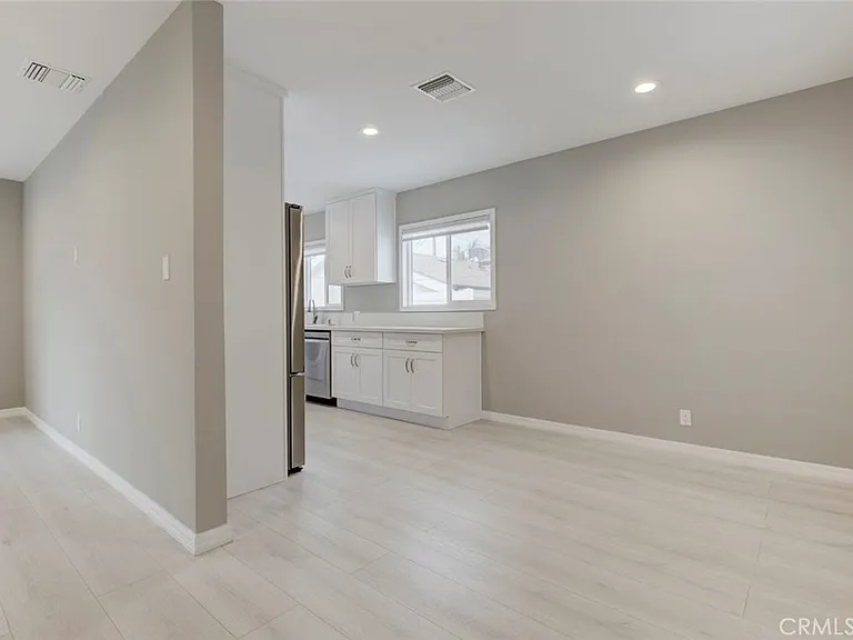 10935 Nassau Ave — Photo 7