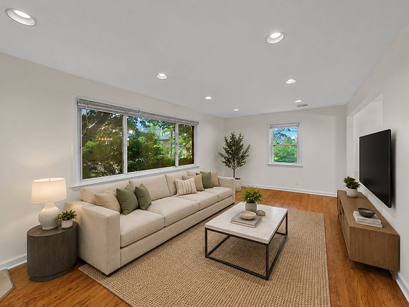 3rd image of 160 Magnolia Ave