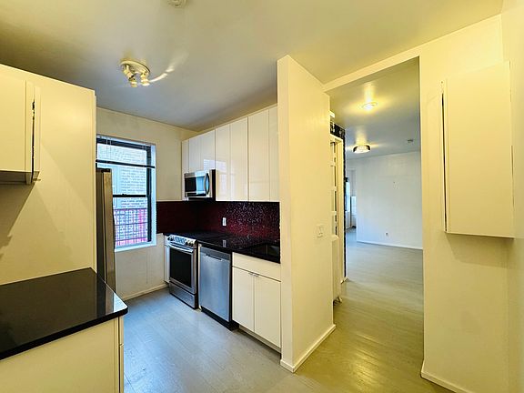 5th image of 194 Kensington Ave #402