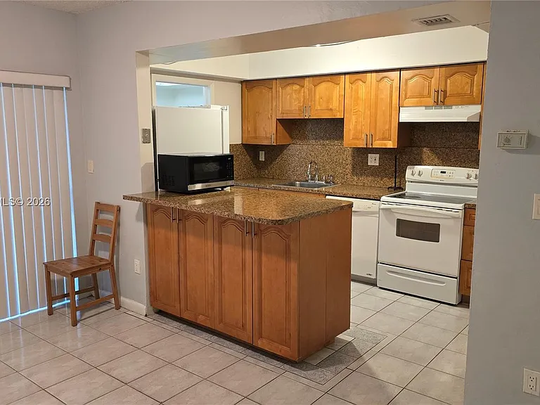 8401 SW 107th Ave #174E — Photo 3