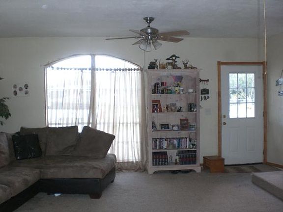 4th image of 110 Burke St