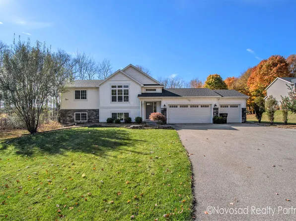 5975 Wing Ave SE, Kentwood, MI 49512