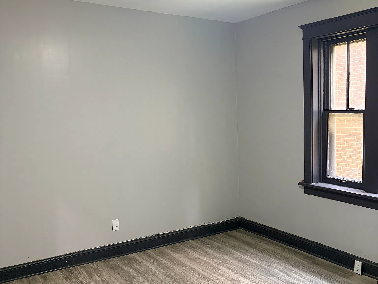 3 bed, 2500 sqft, $1,500 — Photo 2
