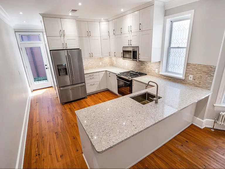 8 R St NW #6 — Photo 25