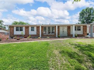 9724 Brookmere Dr, Saint Louis, MO 63123