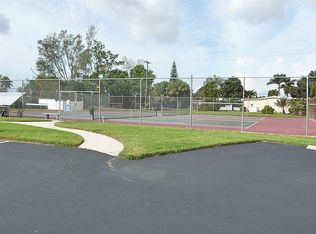 554 Charlemagne Blvd, Naples, FL 34112