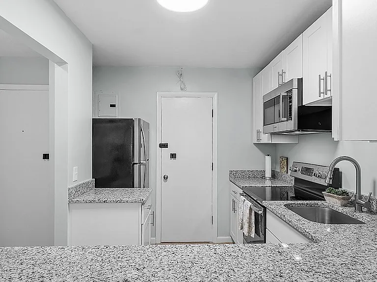 29 Custer St #201 — Photo 3