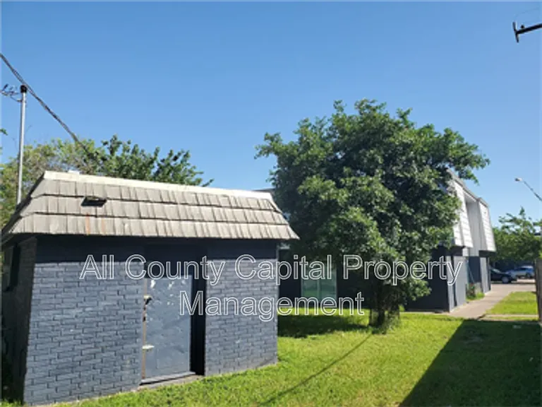 302 Carmen Ct #130 — Photo 6