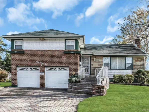 946 Bard Road, Westbury, NY 11590