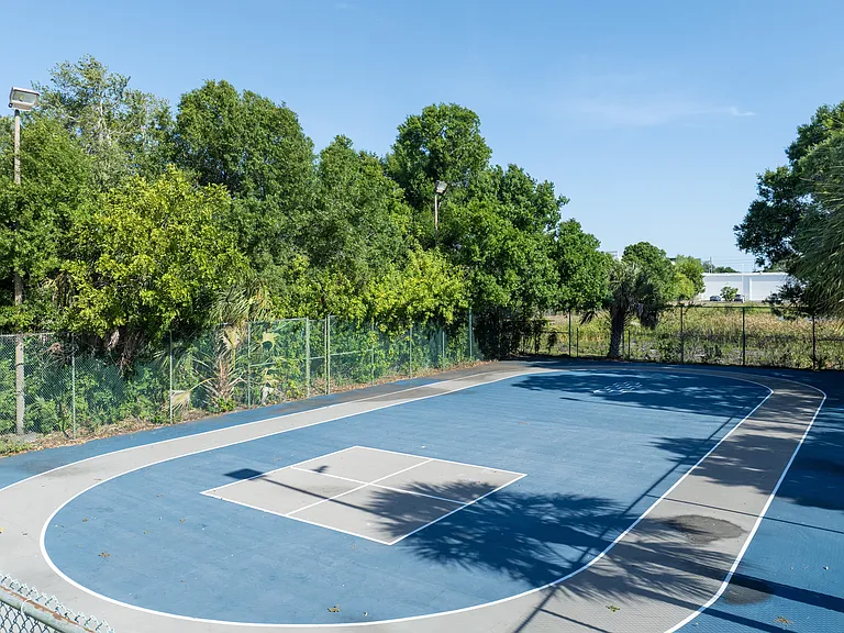 Lakes at Largo Apartments — Photo 12