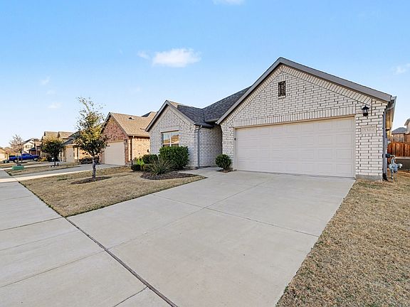 3rd image of 3304 Macaw Rd