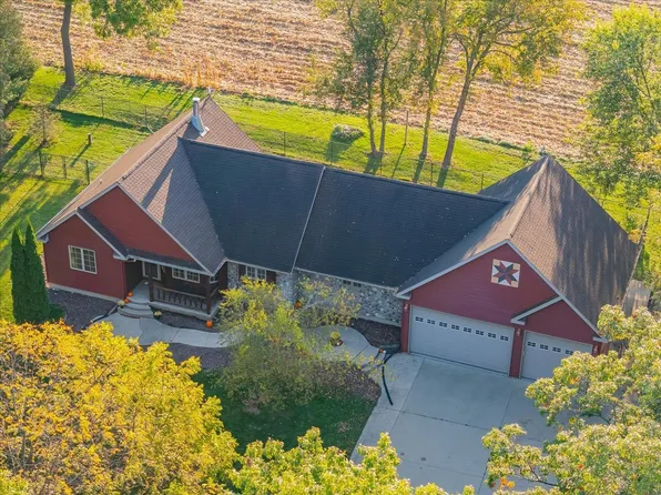 9410 N Arrowhead Shores Rd, Edgerton, WI 53534