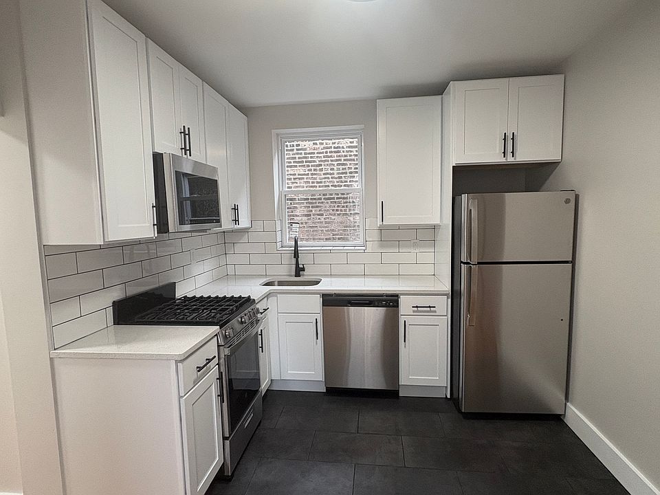 1st image of 119 Magnolia Ave APT 4R