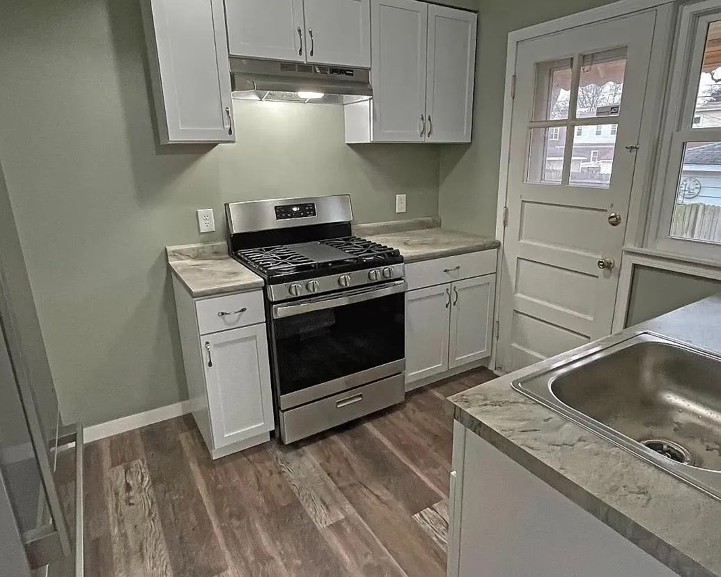 2 bed, 1100 sqft, $1,895 — Photo 3