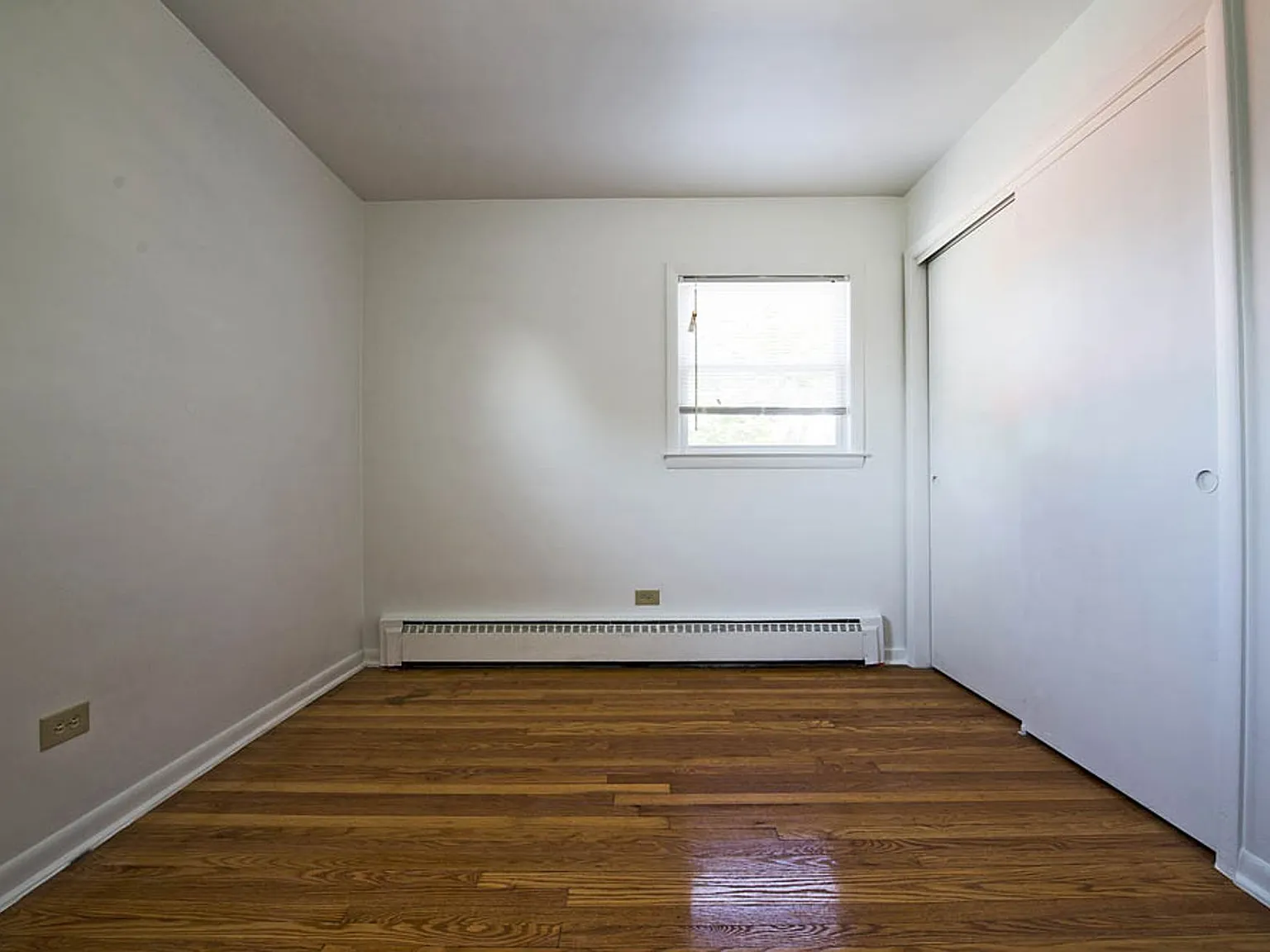 470 Gordon — Photo 3
