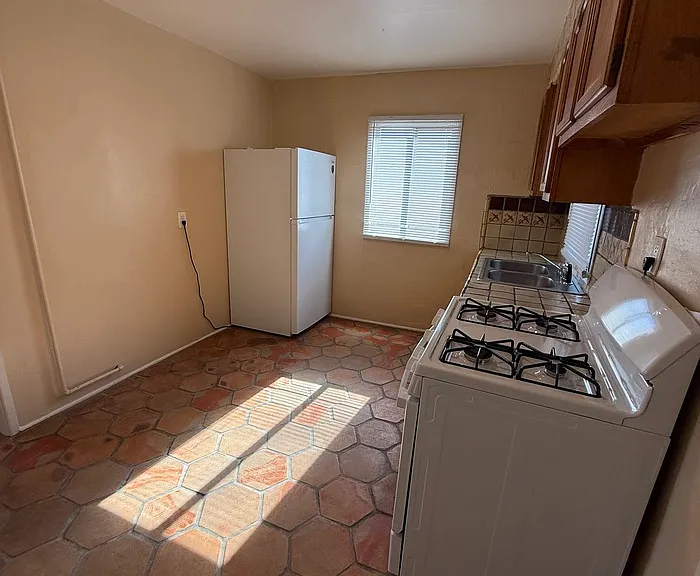 1303 N Columbus Blvd #A — Photo 6