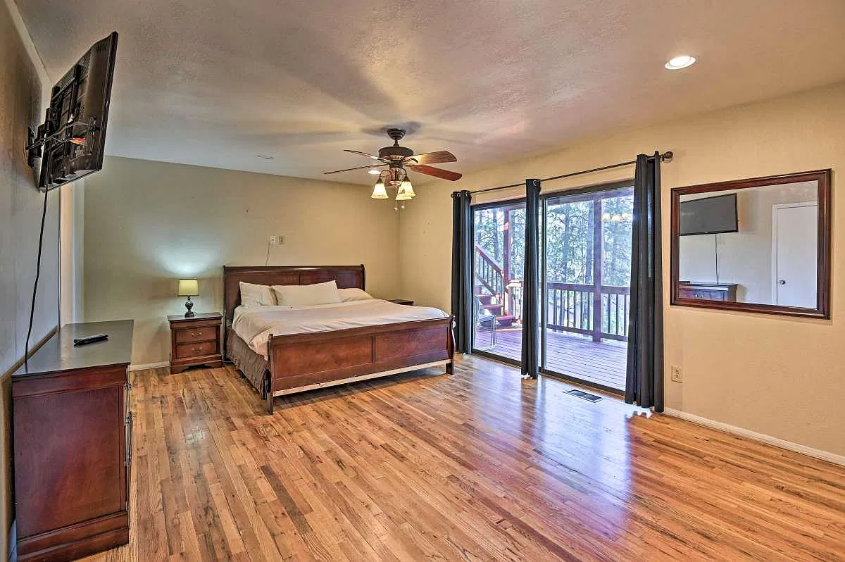 5 bed, 3.5 bath, 3700 sqft, $3,995 — Photo 4