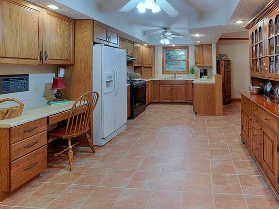 5th image of 2834 Summershade Ln