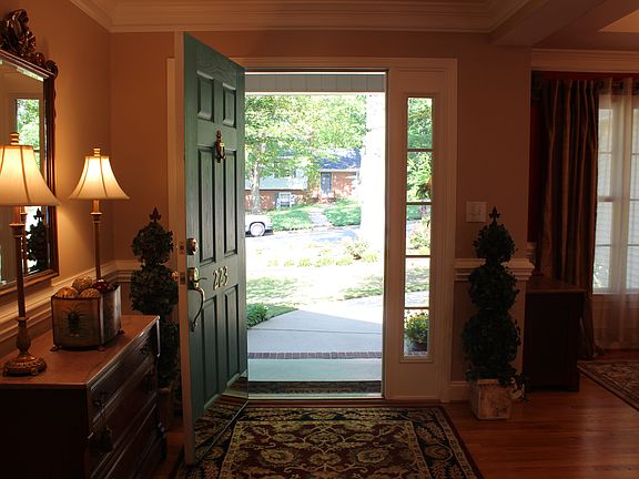4th image of 223 Donington Dr