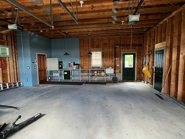 180 Foss Hill Rd — Photo 6