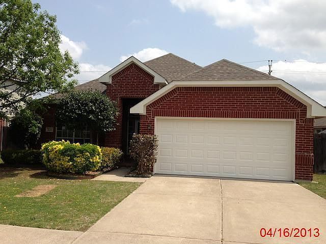 1st image of 224 Fox Wood Dr