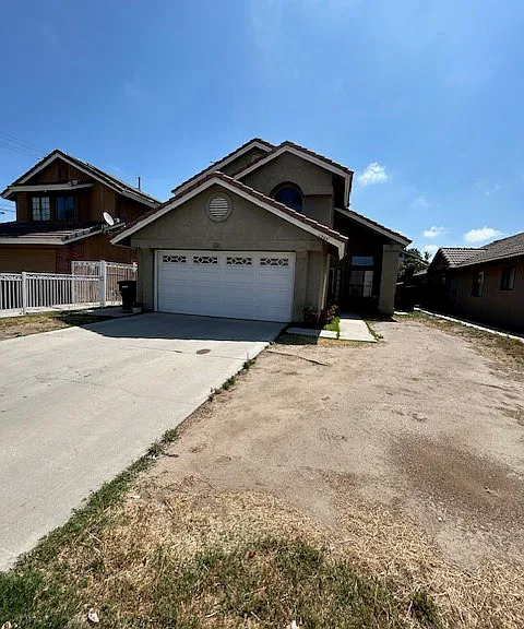 1569 Ruby Dr — Photo 2