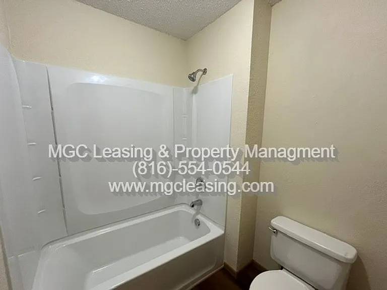 3557-3563 NE Independence Cir — Photo 20