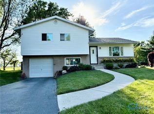 1139 N Stadium Rd, Oregon, OH 43616