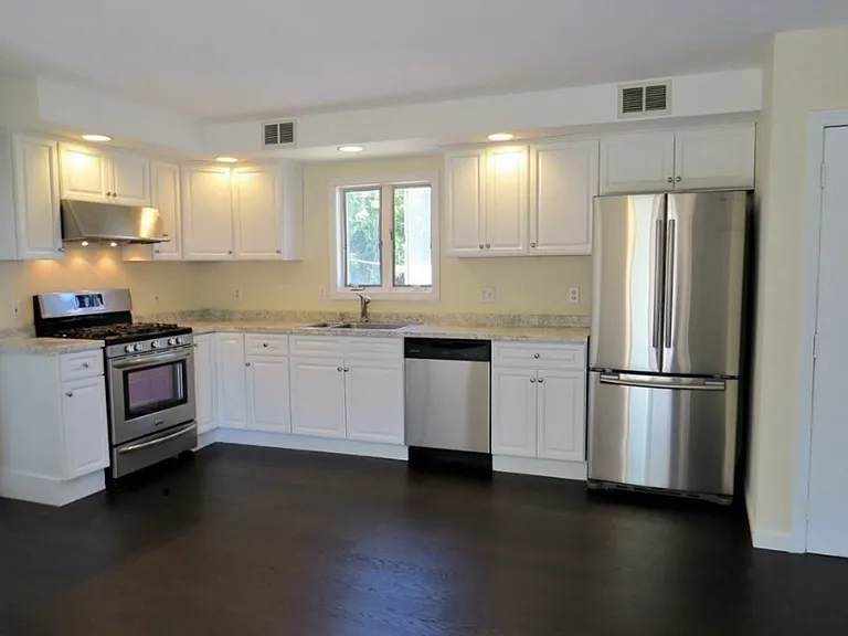 90 Oak St #2 — Photo 6