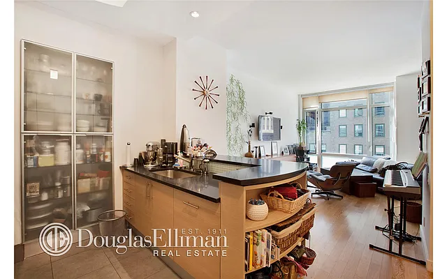 Rented by Douglas Elliman | media 33