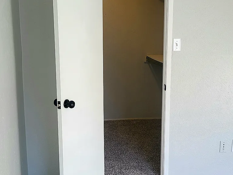 MB Walk-in Closet