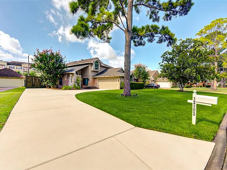13103 Wickersham Ln — Photo 32