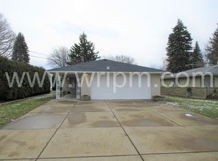 9123 Rivershore Dr, Niagara Falls, NY 14304