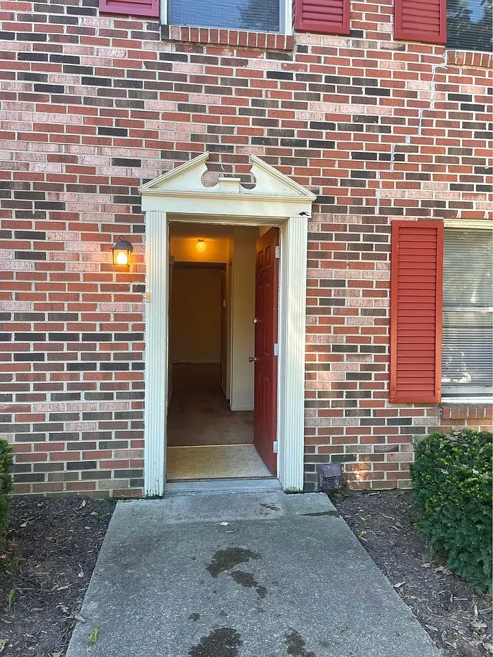 100 Willis Manor Drive - 35 — Photo 1