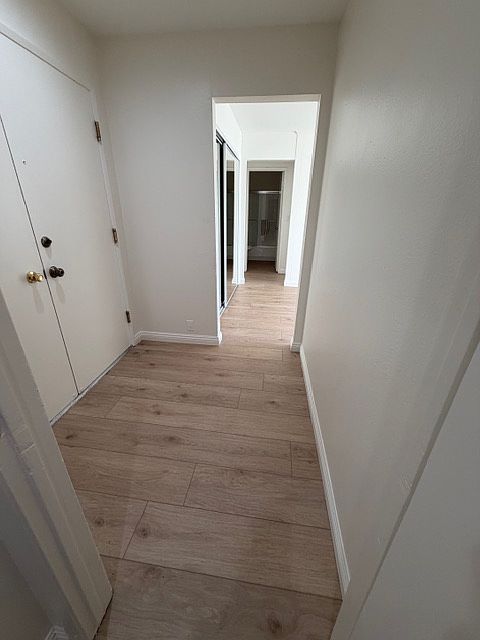 2 bedroom entryway-double doors!!