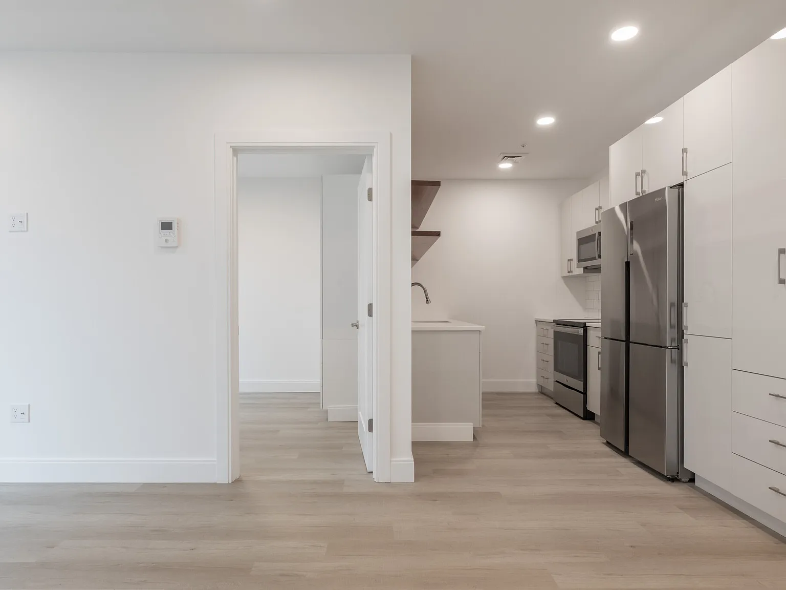 3 bed, 9999 sqft, $4,900 — Photo 3