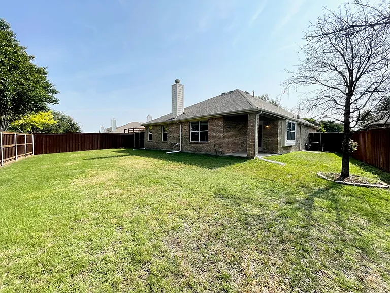 2705 Lumina Dr — Photo 18