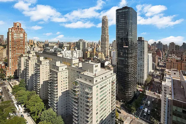 Rented by Warburg | media 12