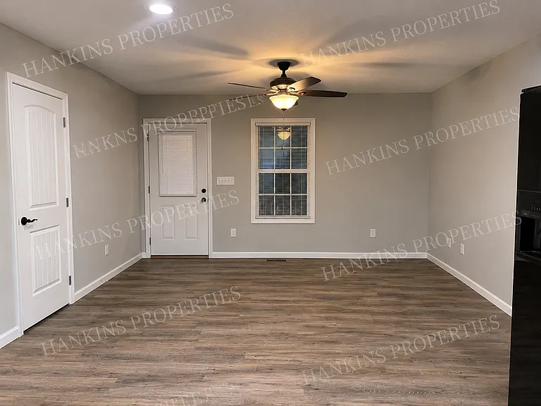 47 Hickory Hill Ln — Photo 3