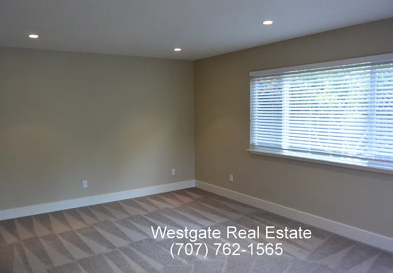 530 Chase St — Photo 16
