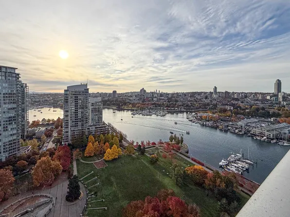 638 Beach Cres #2703, Vancouver, BC V6Z 3H4