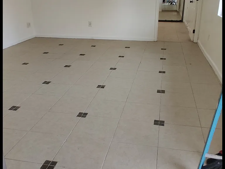 717 Hummingbird Ct — Photo 7