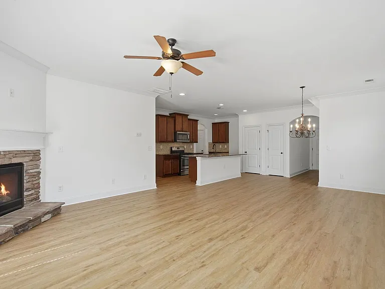 5060 Rialto Way — Photo 4