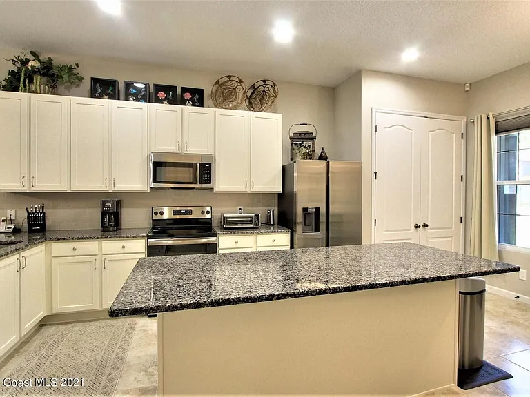 725 Simeon Dr — Photo 32