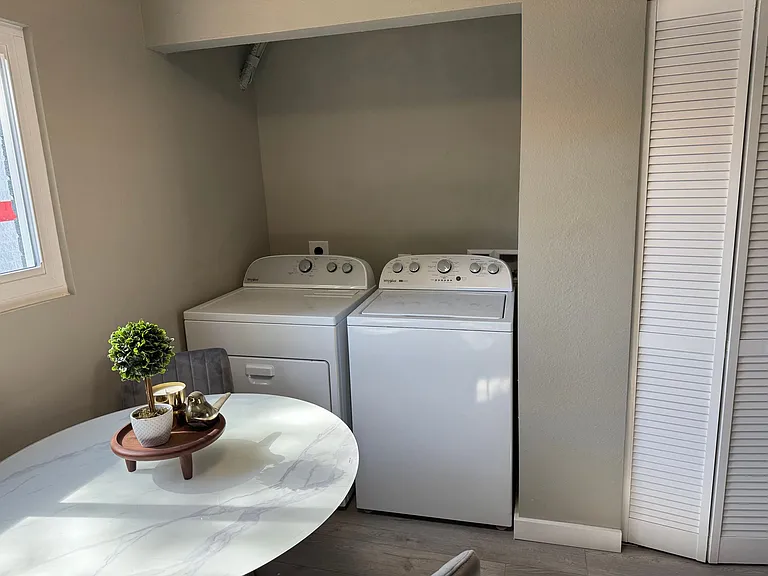 West End Apartments — Photo 8