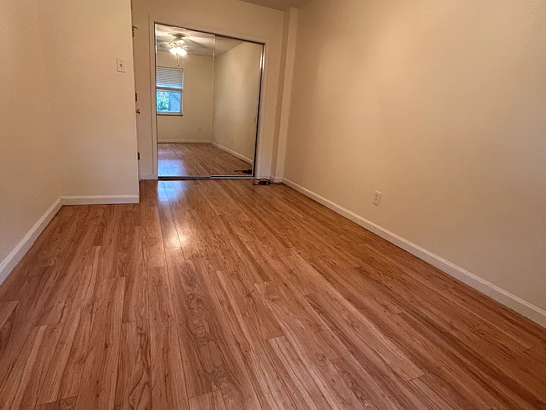 6125 Victoria Ave — Photo 11